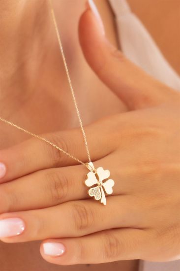 "Şık Altın Kalpli Yonca Kolye, 2,55 gram tasarımıyla Altın Yonca Kolye kategorisinde, Goldium imzasıyla modern bir görünüm sunar