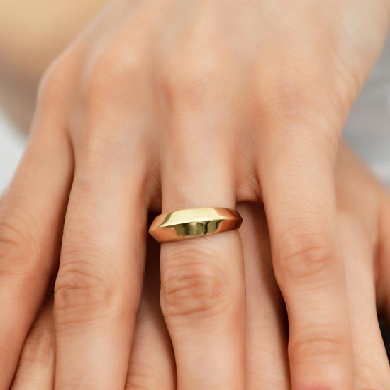 "14 Ayar Altın Simetrik Yüzük, 2,72 gram, Goldium ustalığı ve Altın Yüzük modeli ile uzun ömürlü kullanım sağlar