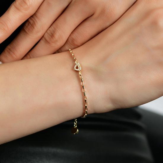 Romantik Kalp Detaylı 14 Ayar Altın Bileklik, 2,39 gram ve özenli işçilikle Altın Bileklik’in günlük ve özel kullanıma uygun bir Goldium modelidir.