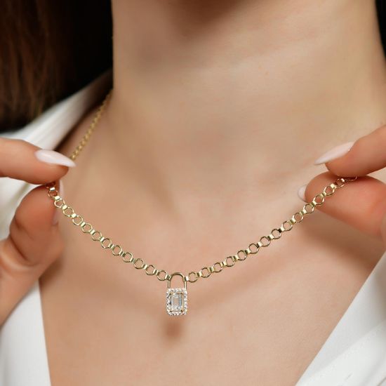14 Ayar Altın Parıltılı Kilit Kolye, 5,93 gram ve özenli işçilikle Altın Kolye’in günlük ve özel kullanıma uygun bir Goldium modelidir.