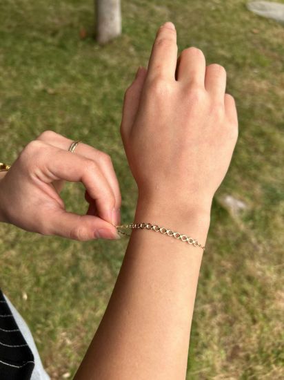 "Halka Detay Kelebek Zincir Bileklik, 1,11 gram, Goldium ustalığı ve Altın Bileklik modeli ile uzun ömürlü kullanım sağlar