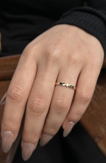 "14 Ayar Altın Tasarım Model Yüzük, 1,10 gram tasarımıyla Ebru Sever Türk'ün Favorileri kategorisinde, Goldium imzasıyla modern bir görünüm sunar