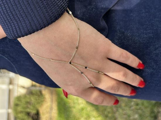 "Altın Pul Detaylı Şahmeran Modeli, 2,50 gram, Goldium ustalığı ve Ebru Sever Türk'ün Favorileri modeli ile uzun ömürlü kullanım sağlar
