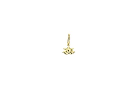 "Lotus Taşlı Charm, 0,85 gram olup Ebru Sever Türk'ün Favorileri modellerinden biridir. Ağırlığı ve zarif tasarımıyla stilinizi tamamlar