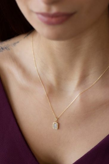 "Şık Altın Baget Taşlı Kolye, 1,70 gram, Goldium ustalığı ve Altın Baget Taşlı Kolye modeli ile uzun ömürlü kullanım sağlar
