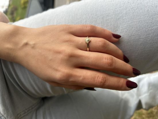 "14 Ayar Altın Vintage Desen Yüzük, 1,15 gram olup Altın Yüzük modellerinden biridir. Ağırlığı ve zarif tasarımıyla stilinizi tamamlar