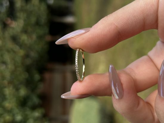 "14 Ayar Altın Yarımtur Taşlı Yüzük, 0,91 gram, Goldium ustalığı ve Altın Minimal Yüzük modeli ile uzun ömürlü kullanım sağlar