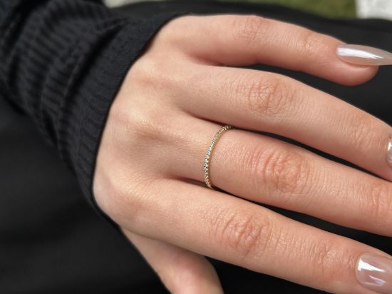 "14 Ayar Altın Yarımtur Taşlı Yüzük, 0,91 gram, Goldium ustalığı ve Altın Minimal Yüzük modeli ile uzun ömürlü kullanım sağlar