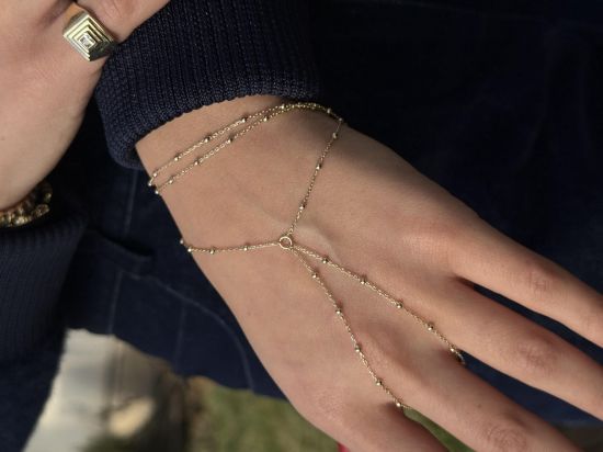"Top Zincir Şahmeran, 3,33 gram, Goldium ustalığı ve Ebru Sever Türk'ün Favorileri modeli ile uzun ömürlü kullanım sağlar