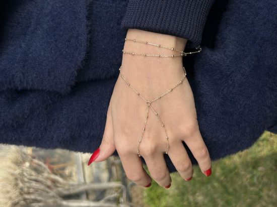"Top Zincir Şahmeran, 3,33 gram, Goldium ustalığı ve Ebru Sever Türk'ün Favorileri modeli ile uzun ömürlü kullanım sağlar
