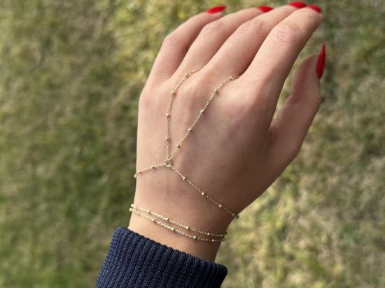 "Top Zincir Şahmeran, 3,33 gram, Goldium ustalığı ve Ebru Sever Türk'ün Favorileri modeli ile uzun ömürlü kullanım sağlar