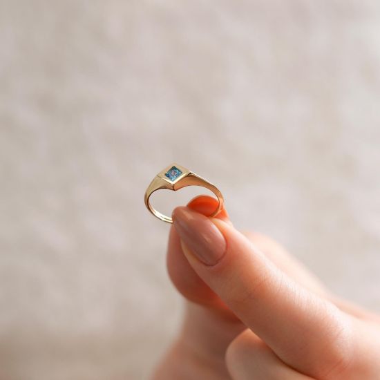 "14 Ayar Mavi Taşlı Altın Yüzük, 1,66 gram, Goldium ustalığı ve Altın Renkli Taşlı Yüzük modeli ile uzun ömürlü kullanım sağlar