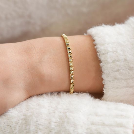 "Şık ve Modern 14 Ayar Fantezi Altın Bileklik, 8,19 gram, Goldium ustalığı ve Ebru Sever Türk'ün Favorileri modeli ile uzun ömürlü kullanım sağlar