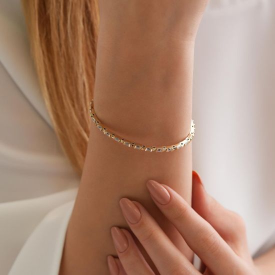 "14 Ayar Kare Fantezi Bileklik, 9,28 gram, Goldium ustalığı ve Ebru Sever Türk'ün Favorileri modeli ile uzun ömürlü kullanım sağlar