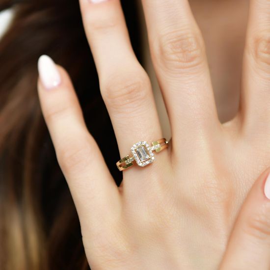 "14 Ayar Altın İnce Baget Taşlı Yüzük, 1,88 gram, Goldium ustalığı ve Altın Yüzük modeli ile uzun ömürlü kullanım sağlar