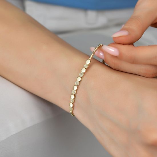 "14 Ayar Altın Taşlı Sıralı Bileklik, 4,96 gram, Goldium ustalığı ve Altın Bileklik modeli ile uzun ömürlü kullanım sağlar