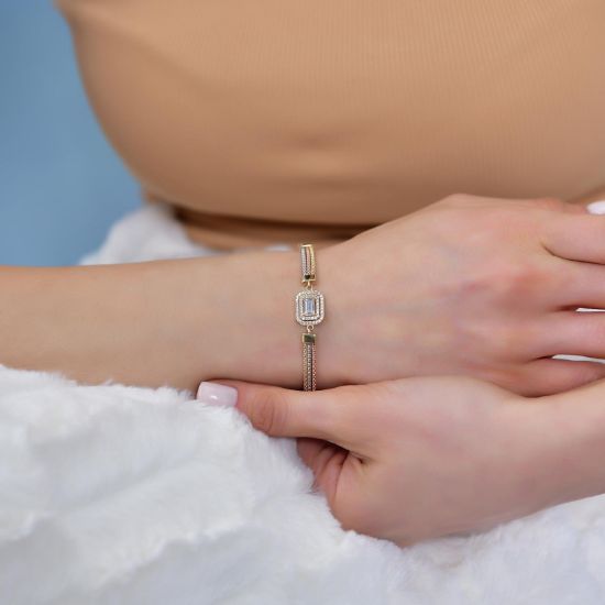 "14 Ayar Altın Baget Taşlı Kadın Bilekliği, 7,18 gram, Goldium ustalığı ve Altın Bileklik modeli ile uzun ömürlü kullanım sağlar