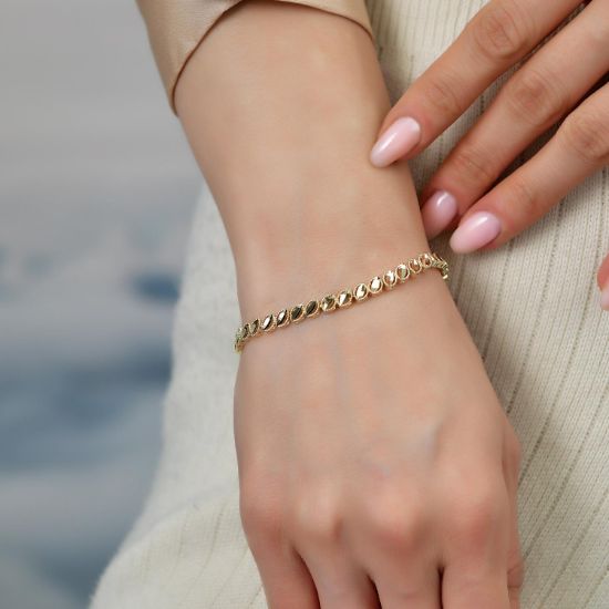 "14 Ayar Altın Kalem İşçilikli Yaprak Desen  Bileklik, 7,62 gram, Goldium ustalığı ve Altın Bileklik modeli ile uzun ömürlü kullanım sağlar