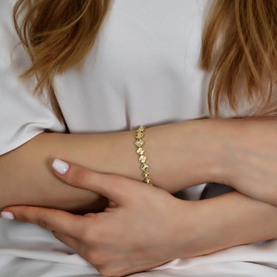 "14 Ayar Altın Kalem İşçilikli Yonca Bileklik, 9,61 gram, Goldium ustalığı ve Altın Bileklik modeli ile uzun ömürlü kullanım sağlar