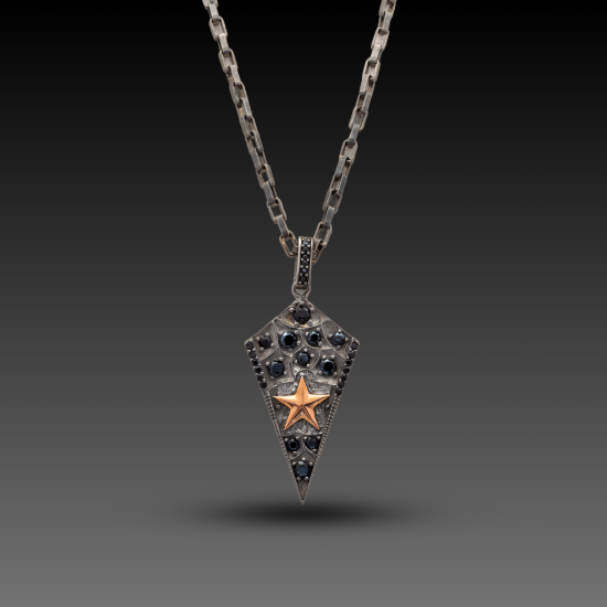 "Erkek Altın Diamond Star Kolye, 0,8 gram, Goldium ustalığı ve Altın Erkek Kolye modeli ile uzun ömürlü kullanım sağlar