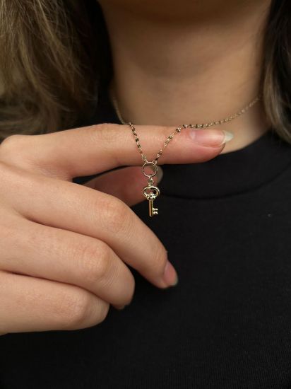 "Kelebek Zincir Kilit Kolye, 1,61 gram tasarımıyla Altın Kolye kategorisinde, Goldium imzasıyla modern bir görünüm sunar