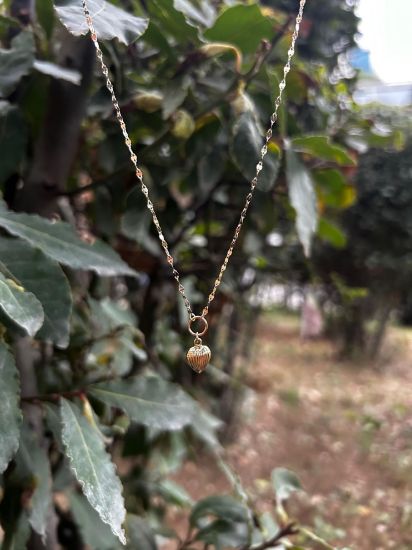 "Kelebek Zincir Aynalı Kalp Kolye, 1,74 gram olup Altın Kolye modellerinden biridir. Ağırlığı ve zarif tasarımıyla stilinizi tamamlar