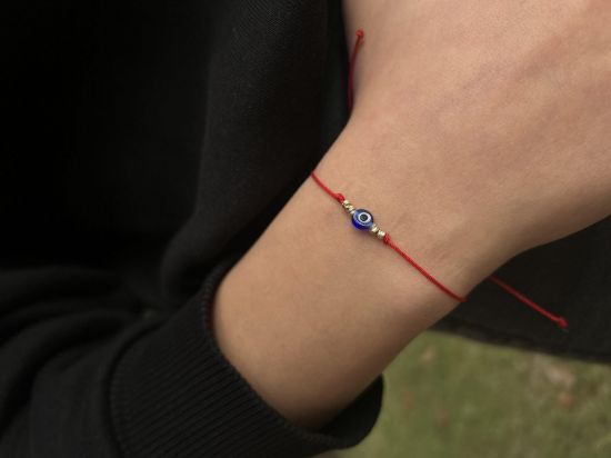 "Altın Küçük Toplu Kırmızı Ipli Bileklik, 0,14 gram, Goldium ustalığı ve Altın Bileklik modeli ile uzun ömürlü kullanım sağlar