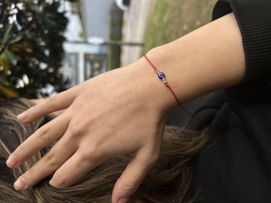 "Altın Küçük Toplu Kırmızı Ipli Bileklik, 0,14 gram, Goldium ustalığı ve Altın Bileklik modeli ile uzun ömürlü kullanım sağlar