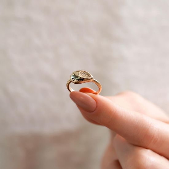 "14 Ayar Damla Taş Detaylı Altın Yüzük, 3,24 gram, Goldium ustalığı ve Altın Fantezi Yüzük modeli ile uzun ömürlü kullanım sağlar