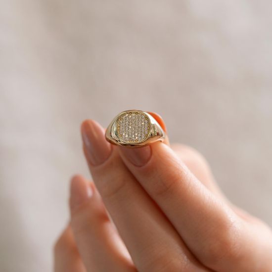 14 Ayar Altın Taş Detaylı Özel Tasarım Yüzük, 3,92 gram ve özenli işçilikle Altın Fantezi Yüzük’in günlük ve özel kullanıma uygun bir Goldium modelidir.