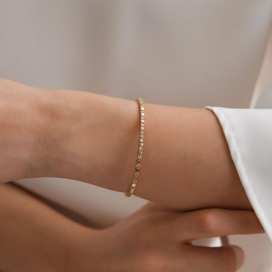 "14 Ayar Fantezi Altın Bileklik, 8,06 gram, Goldium ustalığı ve Ebru Sever Türk'ün Favorileri modeli ile uzun ömürlü kullanım sağlar